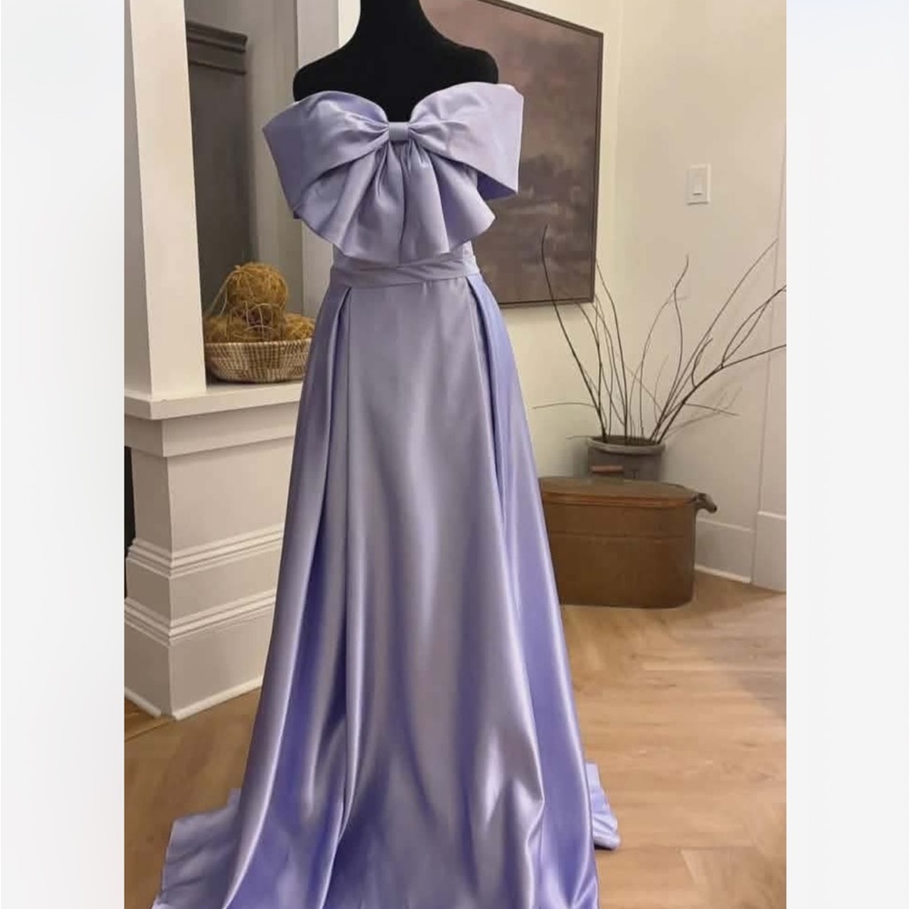 Chic Lavender Off-Shoulder Maxi Dress